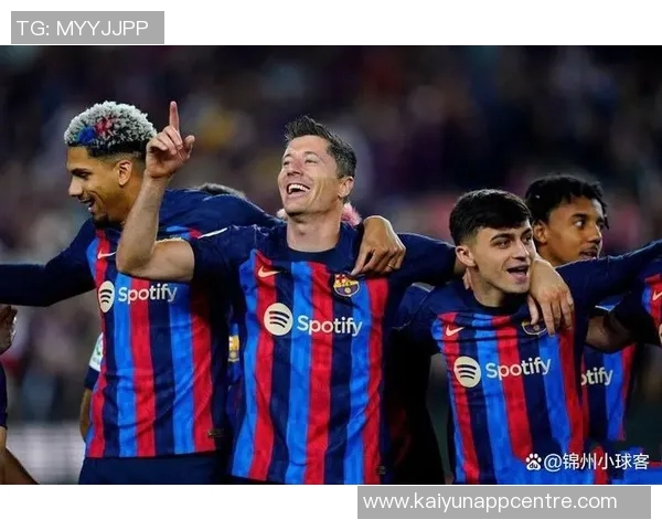 罗贝托与阿尔巴合影留念感慨共度岁月祝福未来一切顺利 罗贝托与阿尔巴合影留念感慨共度岁月祝福未来一切顺利